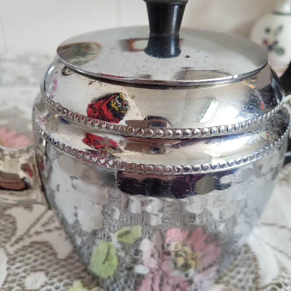 Elegant Silver Teapot with Black Handle - Picture 9 of 9